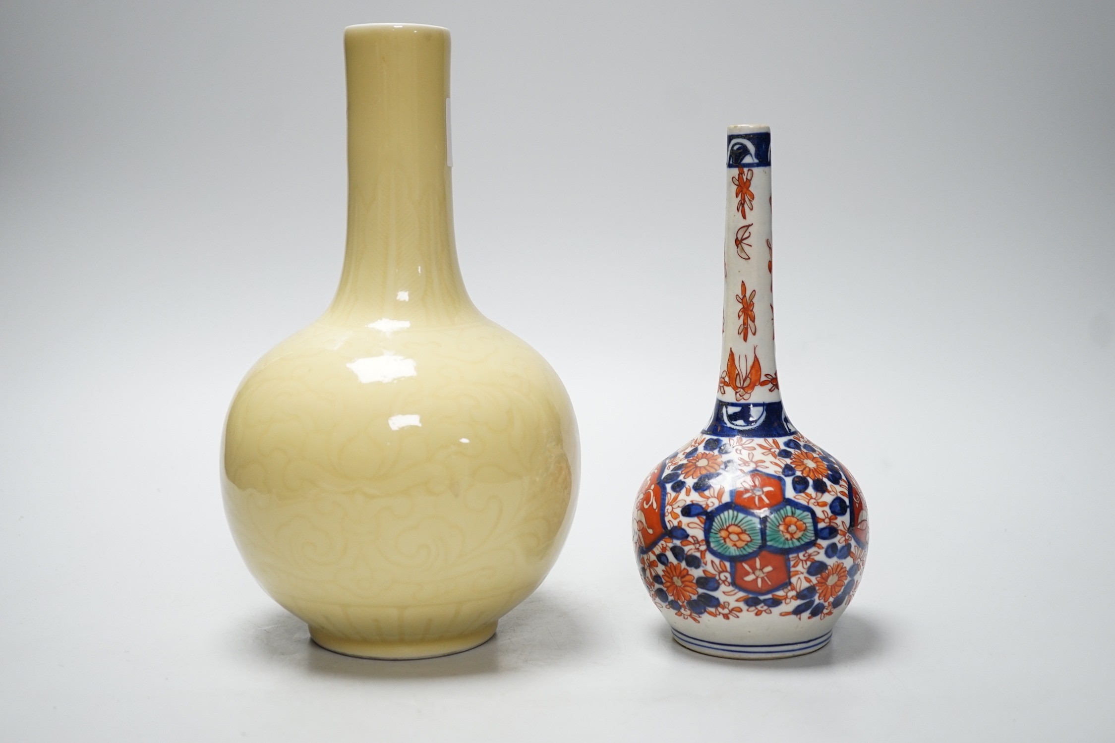 An Imari spill vase and a Chinese yellow glazed vase, tallest 23cm